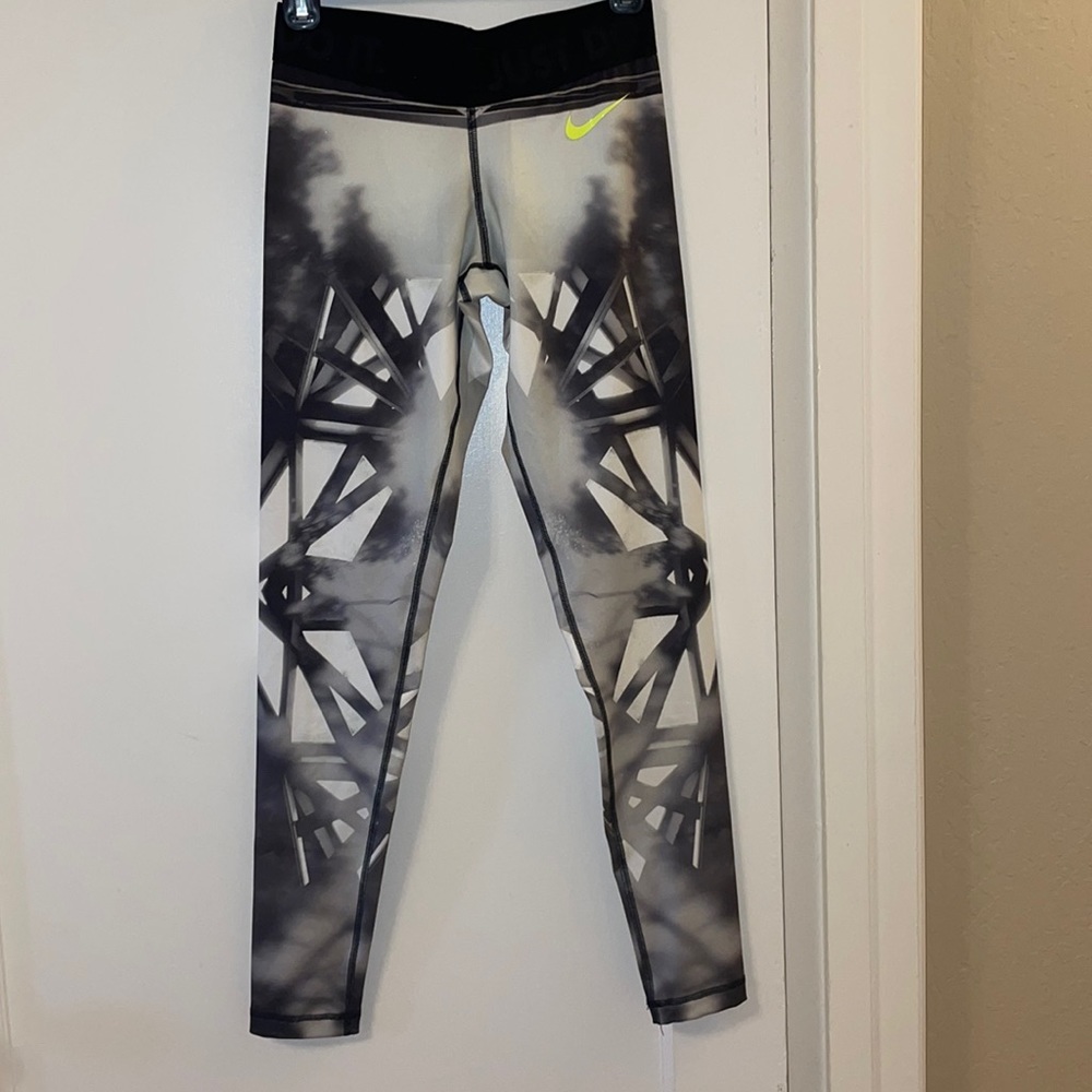 Nike Work out tights Dry-Fit size XSMALL (worn once) Burning Man Vibes